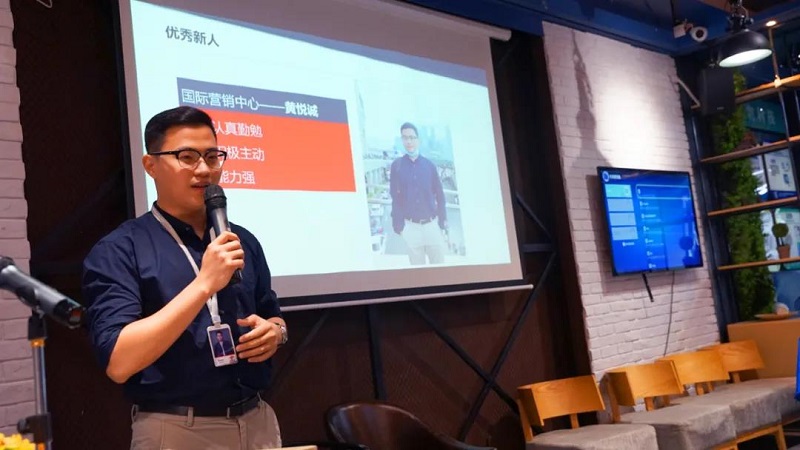 榜樣的力量丨MG不朽情緣物里9月份優(yōu)秀員工&優(yōu)秀新人表彰大會(huì)圓滿(mǎn)結(jié)束